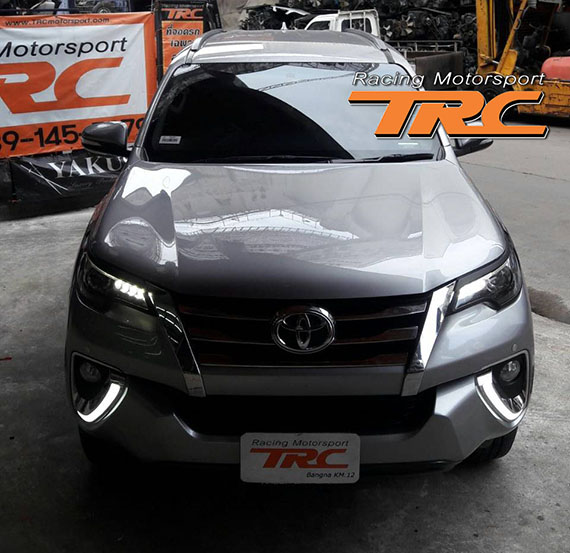 FORTUNER 2015 ฝาครอบสปอร์ตไลท์ Day Light แสงสีขาว มีสัญญาณไฟเลี่ยว (DRL ตรงรุ่น By DEMON EYE)